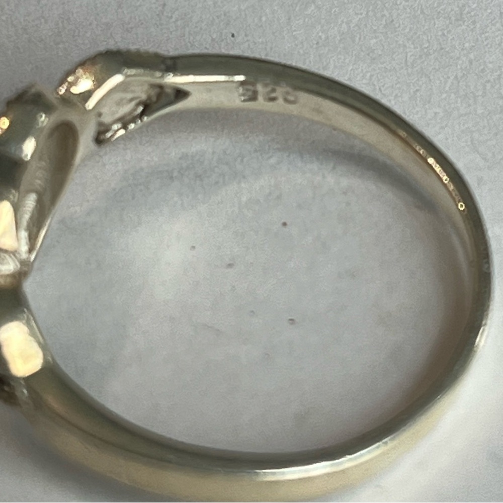Vintage Sterling Silver Mother of Pearl Marcasite Heart Ring size 6.75 - Picture 4 of 5
